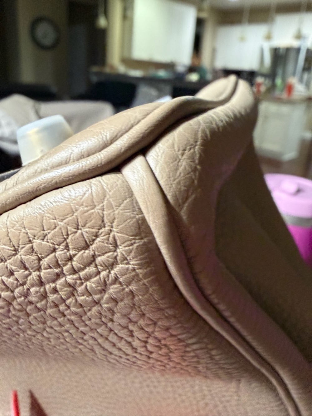 Hermès
Gris Tourterelle Togo Birkin 25 Gold Hardware, 2022 stamp U - Picture 9 of 14